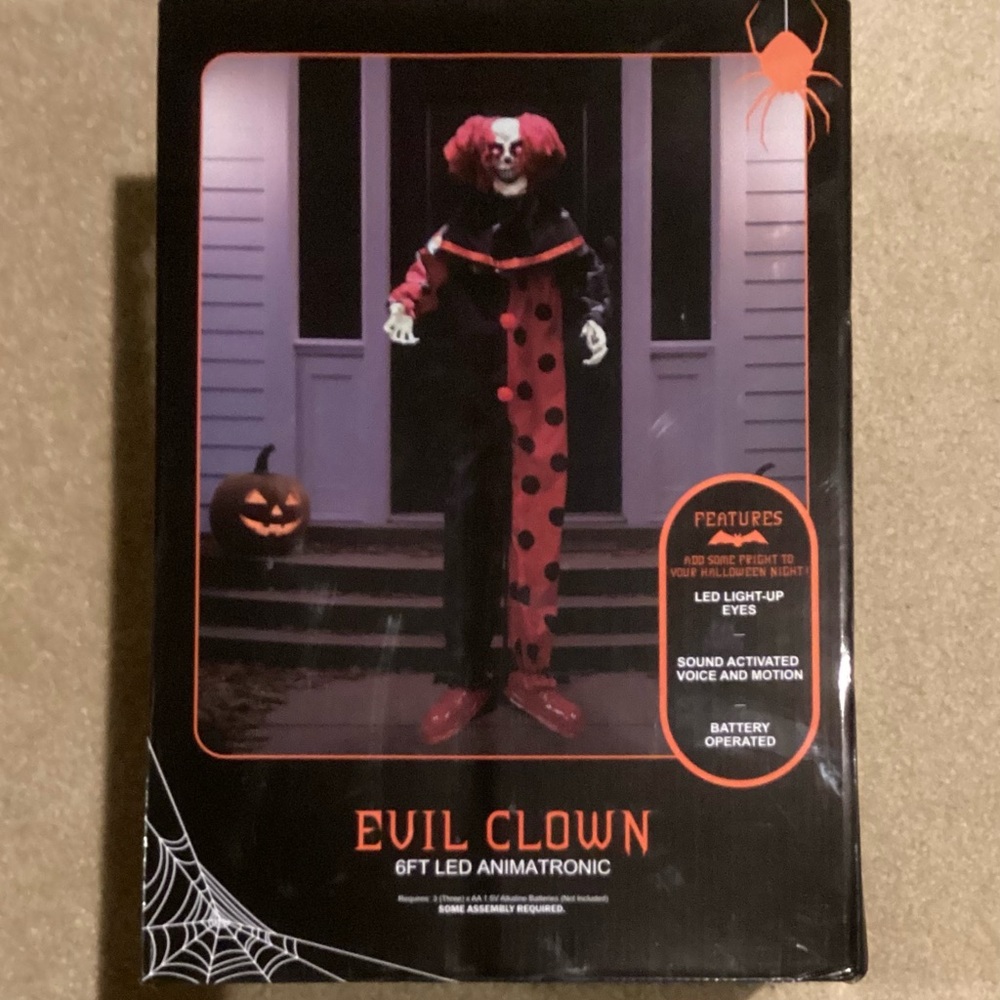 A 6FT Evil Clown LED Light-Up Eyes, Sound Activated Voice & Motion In Box, New